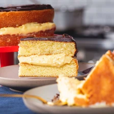 How To Make A Bakery-Worthy Boston Cream Pie Recipe Page