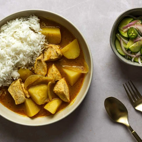 Kaeng Kari Kai (Thai Chicken Yellow Curry) Recipe Image