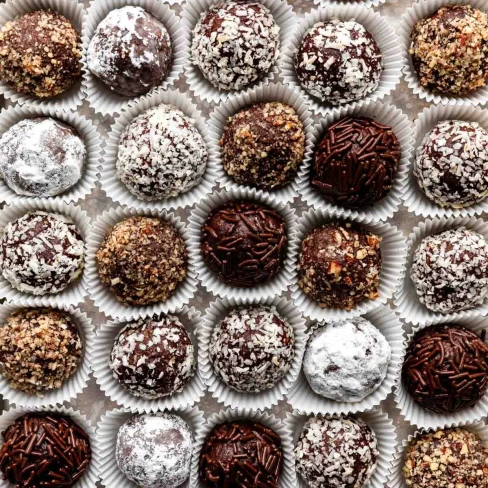 Festive &amp; Easy Rum Balls Image