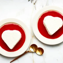 Coeur à la Crème With Strawberry Sauce Recipe Page