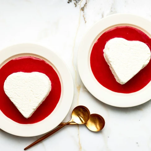 Coeur à la Crème With Strawberry Sauce Image