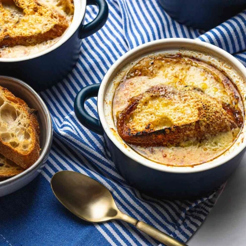 French Onion Soup (Soupe à l&#039;Oignon Gratinée) Recipe Image