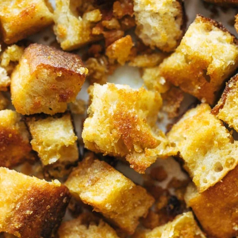 Cheezy Garlic Croutons Image