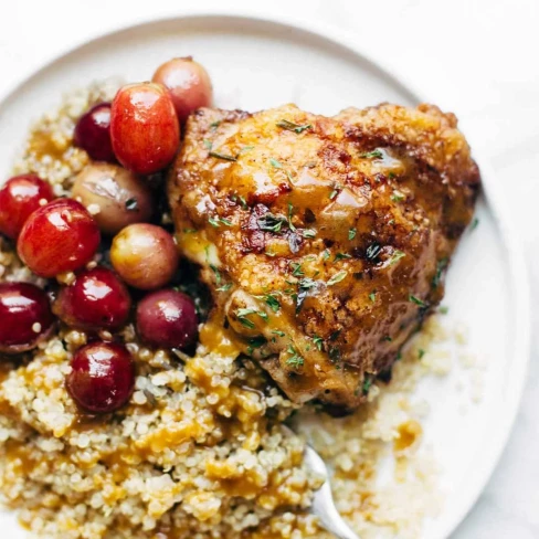 Skillet Chicken with Grapes and Caramelized Onions Image