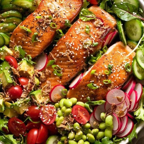 Salmon Salad with Asian Ginger Sesame Dressing Image