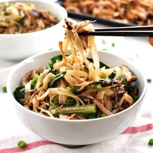 Crispy Shredded Chicken Noodle Stir Fry Image