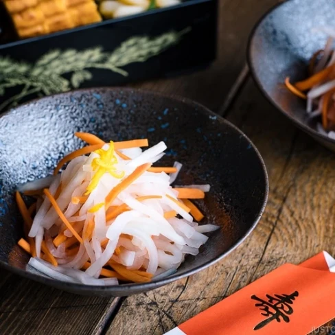 Namasu (Daikon and Carrot Salad) Image