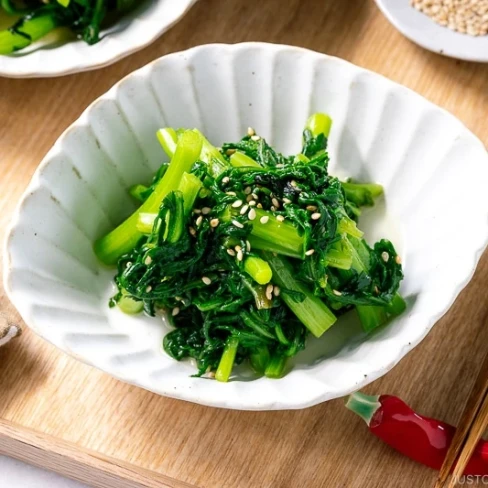 Easy Chrysanthemum Greens Salad Image