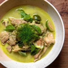 Gaeng Khiao Waan Gai (Thai Green Curry with Chicken) Recipe Page