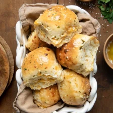 Cheesy Garlic Dinner Rolls Recipe Page