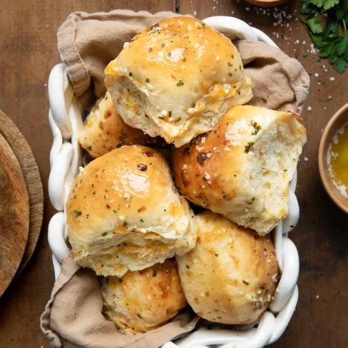 Cheesy Garlic Dinner Rolls Image