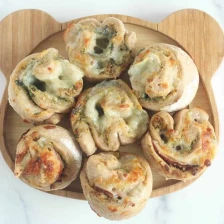 Homemade Pesto Pizza Rolls Recipe Page