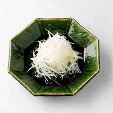 How to Make Shiraga Negi (Julienned Long Green Onion Garnish) Recipe Page