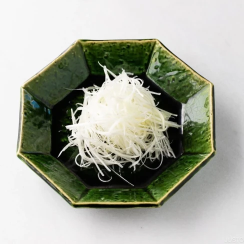 How to Make Shiraga Negi (Julienned Long Green Onion Garnish) Image