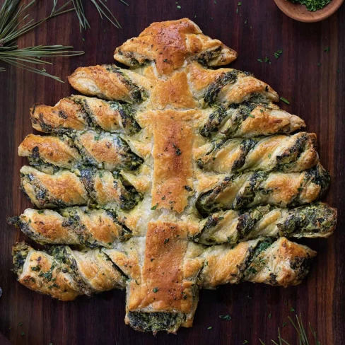 Spinach Dip Pull-Apart Christmas Tree Image