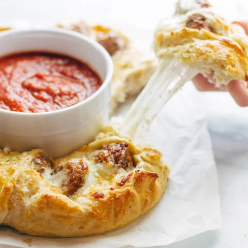 Cheesy Meatball Pull-Apart Pizza Ring Image