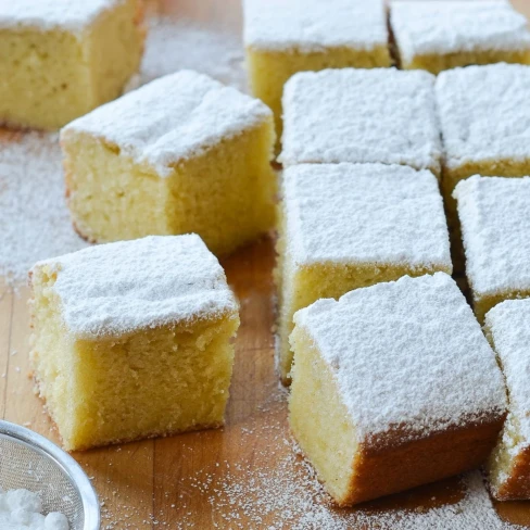 Powdered Donut Cake Image