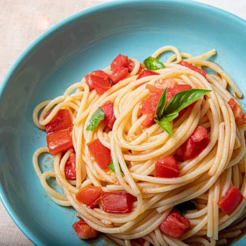 Spaghetti al Pomodoro Crudo (Spaghetti With No-Cook Raw Tomato Sauce) Recipe Image