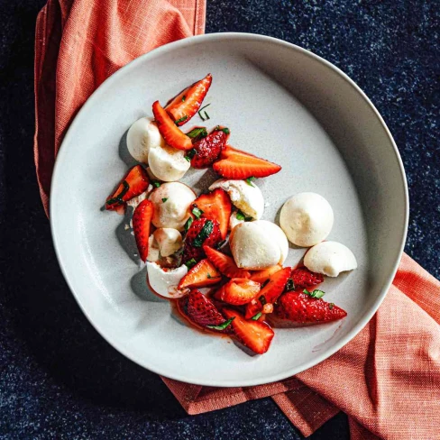 Vegan Cardamom Meringue Cookies With Strawberry Compote Image