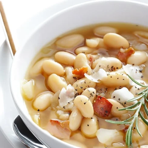 7-Ingredient Tuscan White Bean Soup Image