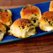 Cheesy Stuffed Garlic Hawaiian Rolls Recipe Page