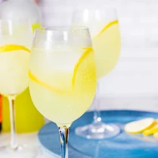 Limoncello Spritz Is the 3-Ingredient Cocktail for Lemon Lovers Recipe Page