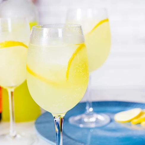 Limoncello Spritz Is the 3-Ingredient Cocktail for Lemon Lovers Image