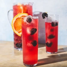 The Easy Method For Perfecting Fruit-Infused Water We&#039;re Using On Repeat This Summer Recipe Page