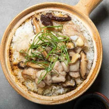 Cantonese Clay Pot Rice With Velveted Chicken and Mushrooms (北菇滑雞煲仔飯) Recipe Page