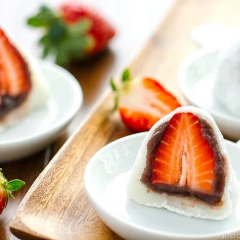 Strawberry Mochi (Ichigo Daifuku) Image