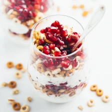 5-Minute Honey Yogurt Quinoa Parfait Recipe Page