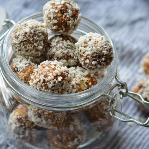 No-Bake Oat &amp; Nut Energy Bites Image