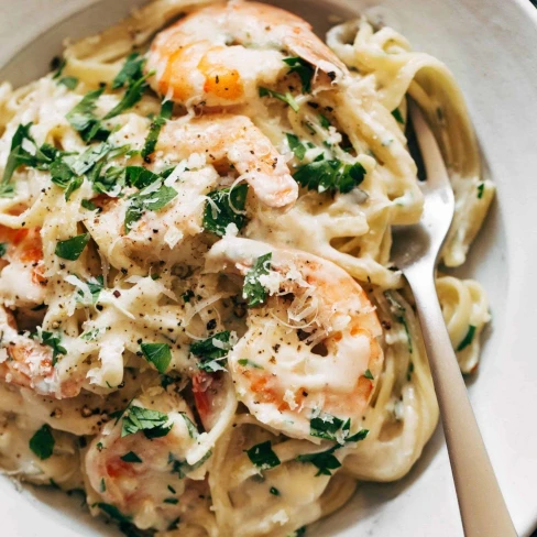 Garlic Butter White Wine Shrimp Linguine Image