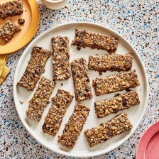 These Breakfast Bars Are Easy, Hearty, and Satisfyingly Crunchy Recipe Page