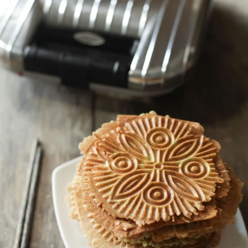 Bánh Kẹp Recipe - Pandan Pizzelles / Waffles Image