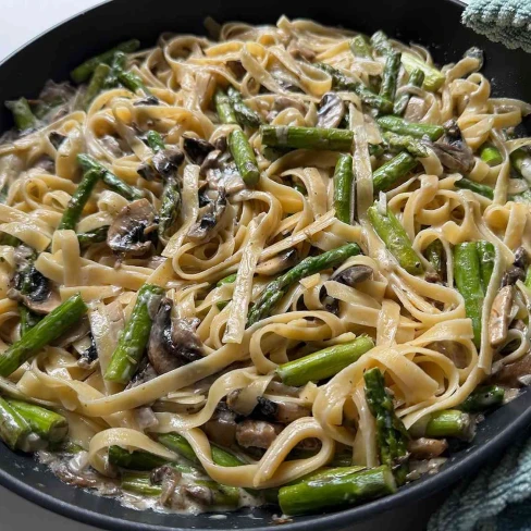 Creamy Asparagus And Mushroom Pasta Image