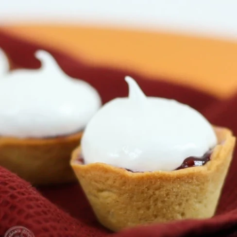 Meringue and Raspberry Baskets &quot;Korzinki&quot; - Корзинки Image