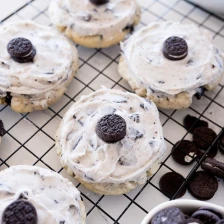 Crumbl Cookies And Cream Milkshake Cookies Recipe Page