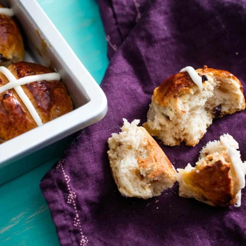 Spiced Vanilla Hot Cross Buns Recipe Image