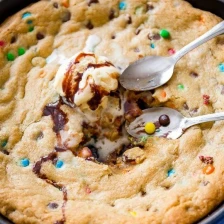 M&amp;M&#039;S® Chocolate Chip Skillet Cookie Recipe Page