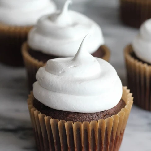 Glossy White Mountain Frosting Image