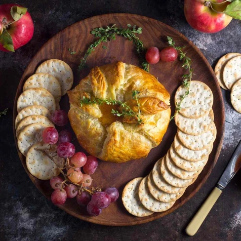 Baked Brie en Croûte With Thyme and Fig Jam Recipe Image