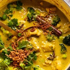 Golden coconut chicken curry Recipe Page